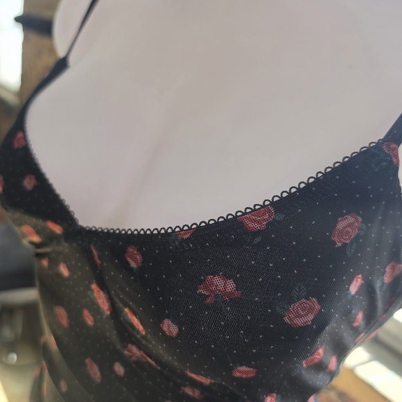 Black Dress with Red Rose Pattern - Picture 5 of 8